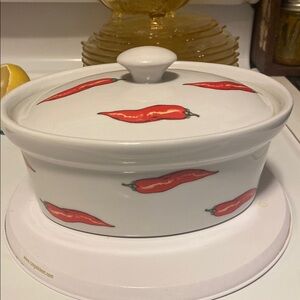 CORDON BLEU 1995 RED CHILI PEPPERS DESIGN OVAL CASSEROLE DISH 40 OZ